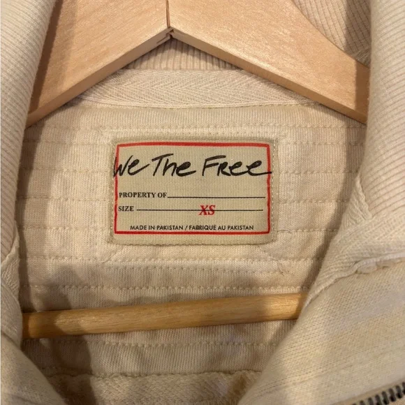 We the Free women’s cream colored sleeveless jacket - Picture 5 of 6
